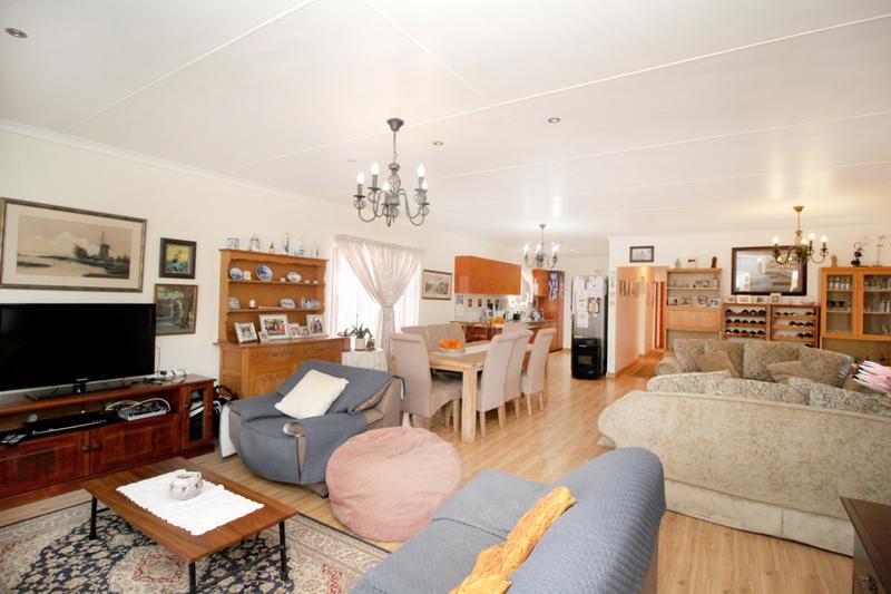 4 Bedroom Property for Sale in Fraaiuitsig Western Cape